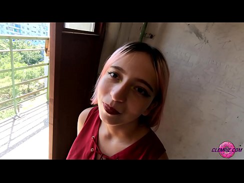❤️ Studint Sensual sûget in frjemdling yn 'e bûtenwrâld - Cum op syn gesicht ️❌ Porno by wy ❌️❤